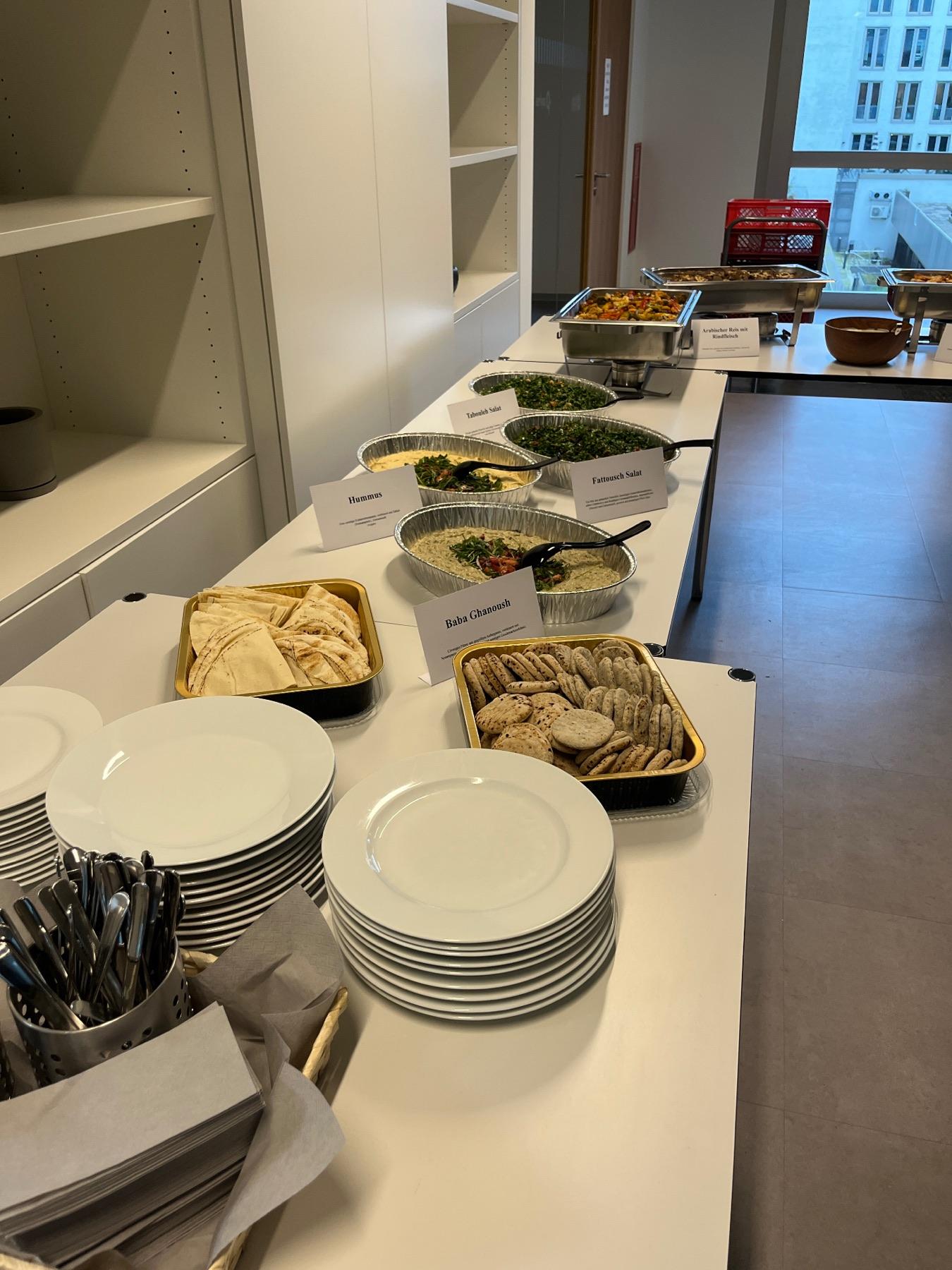 Dips und Brot am Buffet