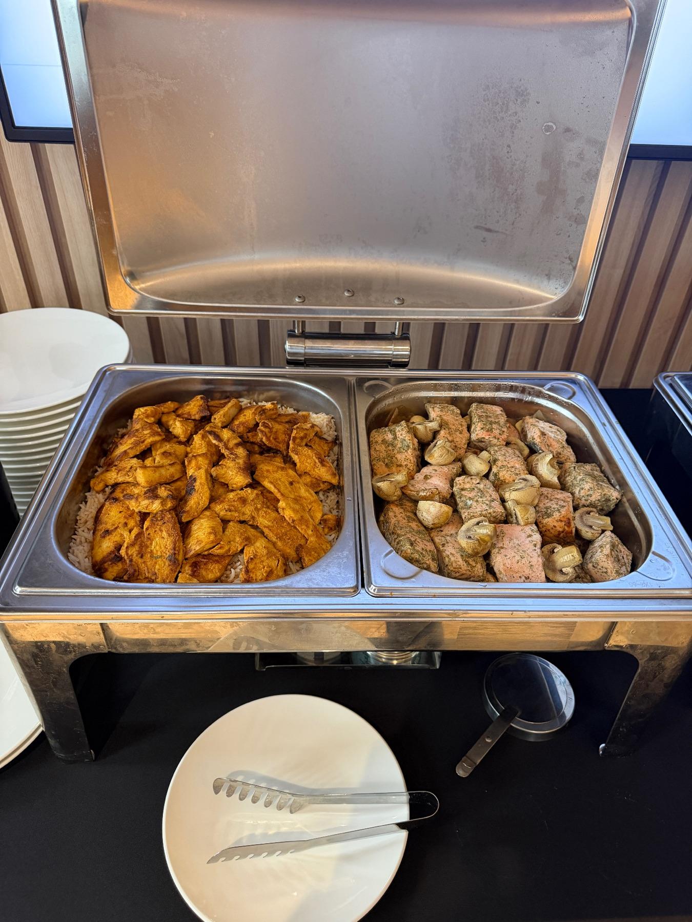 Hauptgang mit Hähnchen und Lachs