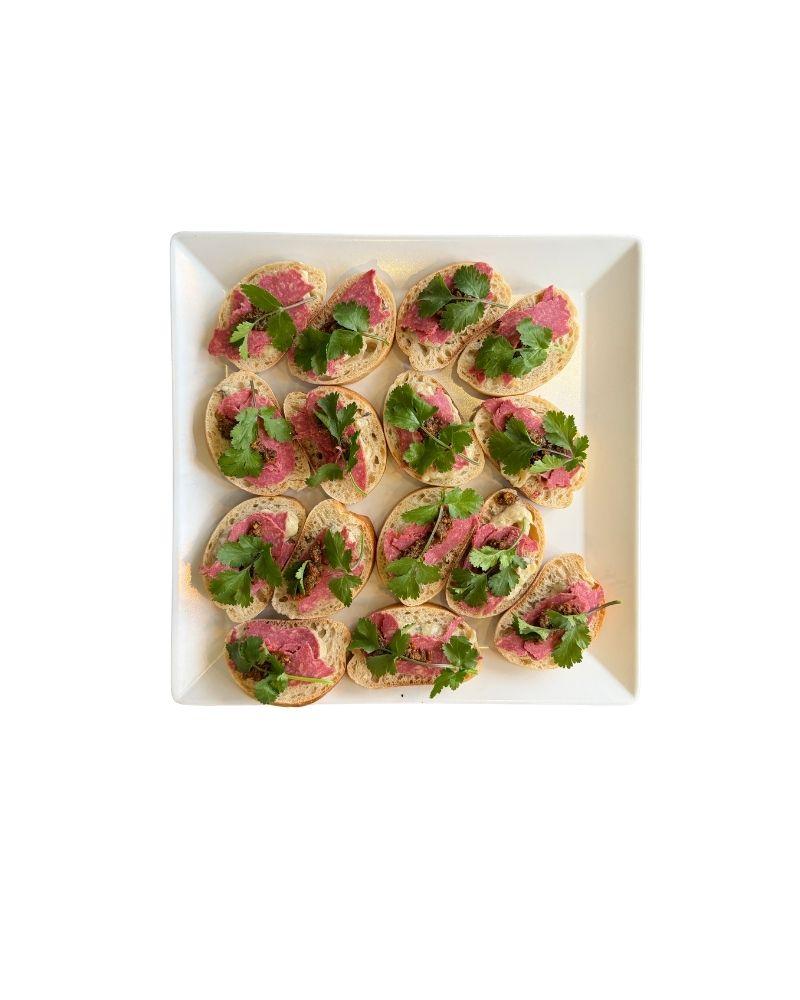 Fingerfood mit Hummus und Rind