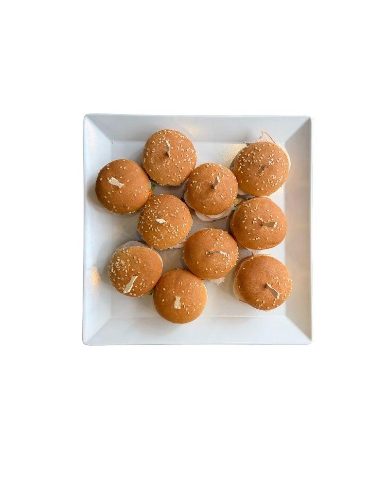 Mini-Burger mit Hummus und Pute