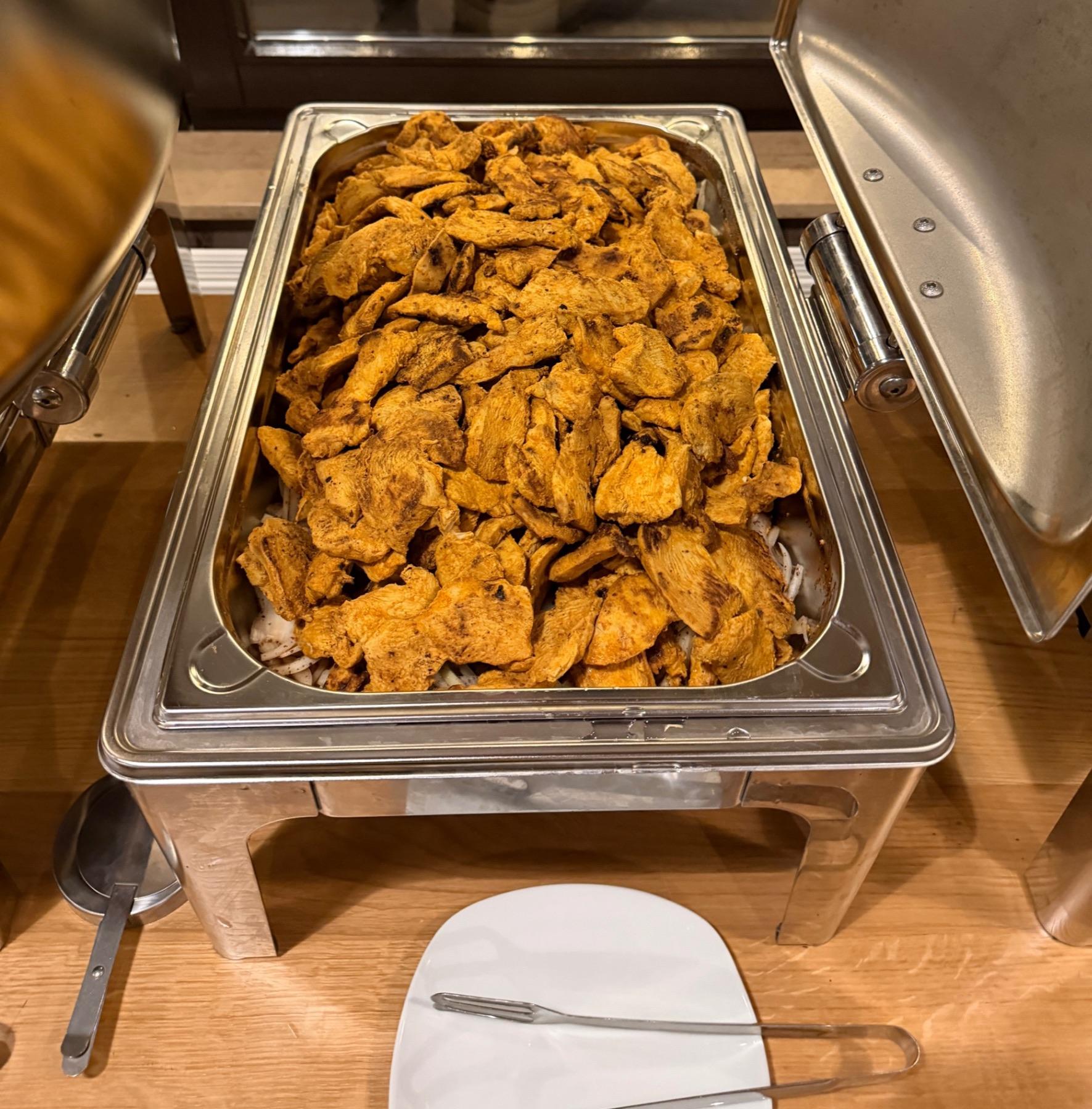 Hähnchenfleisch (halal) am Buffet