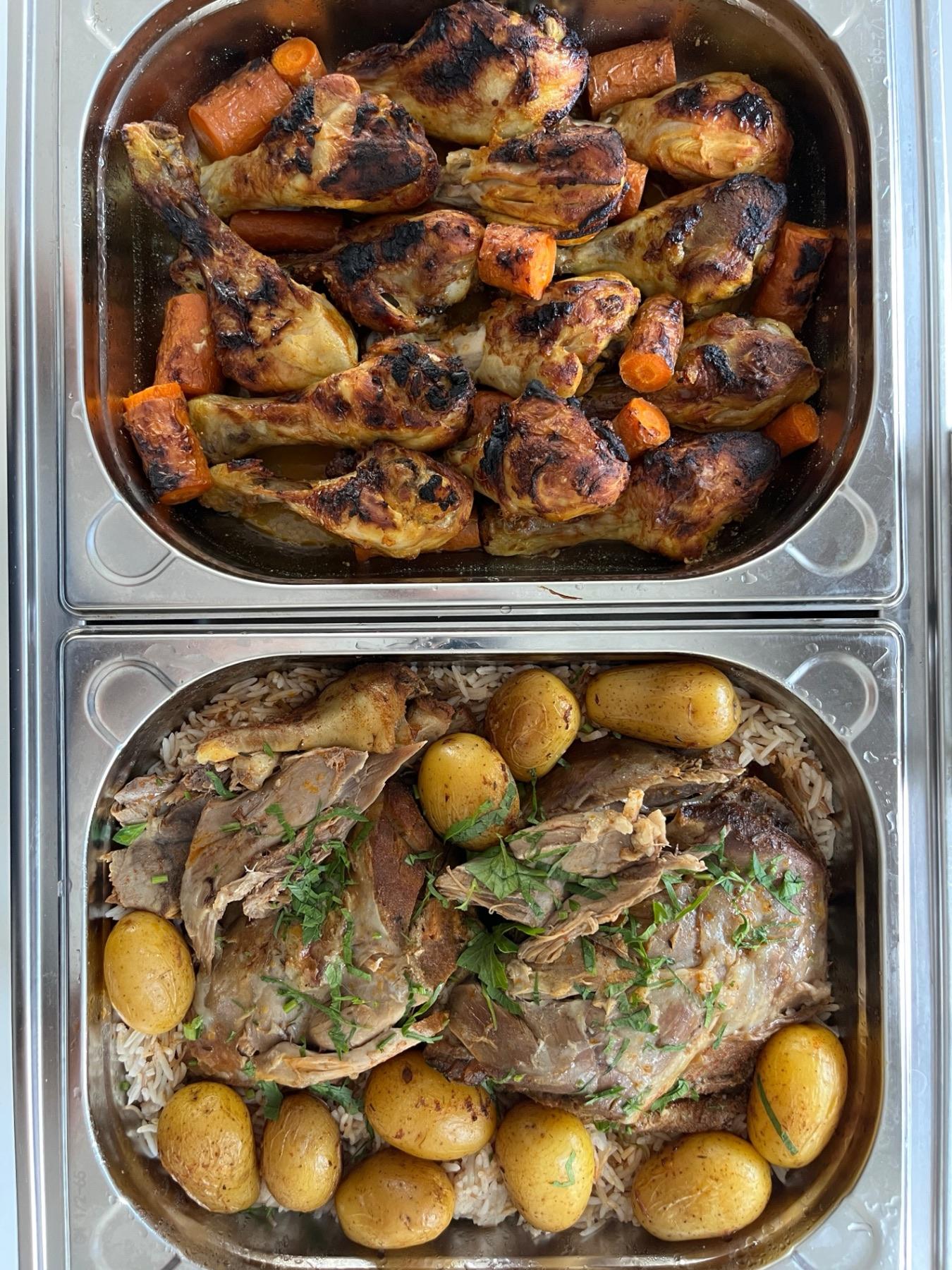 Warme Hauptgerichte in Chafing Dishes