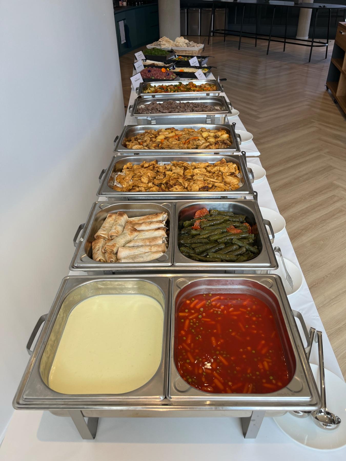 Office-Catering für 40 Personen in Chafing Dishes